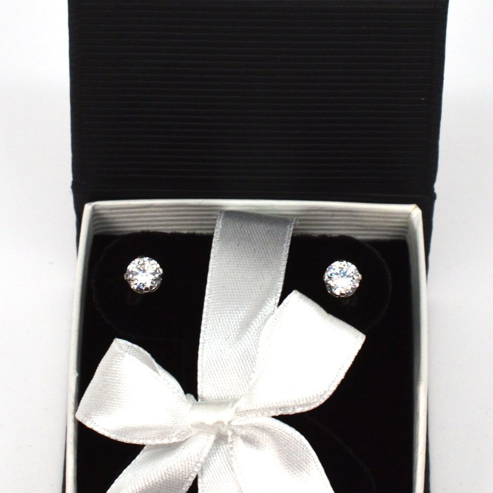 14K White Gold Cubic Zirconia Stud Earrings NWOT